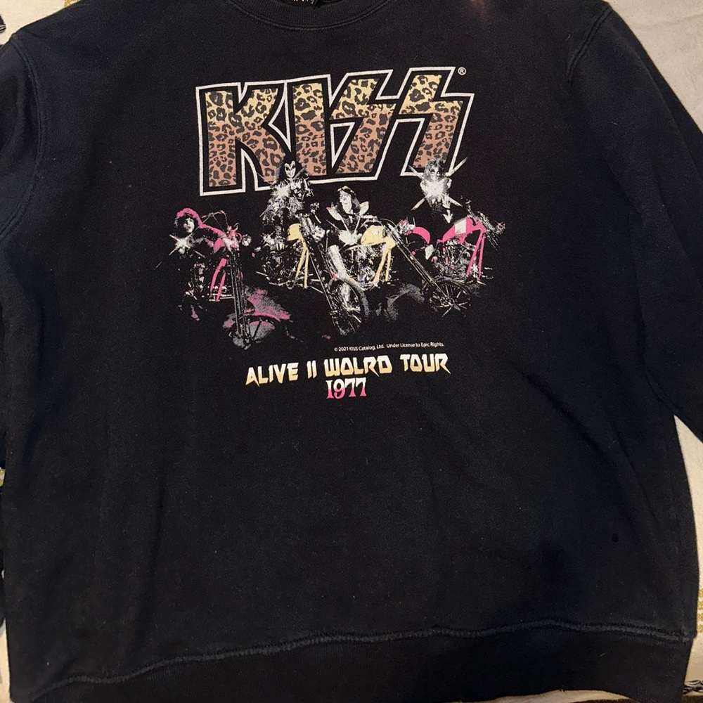Kiss woman’s sweater